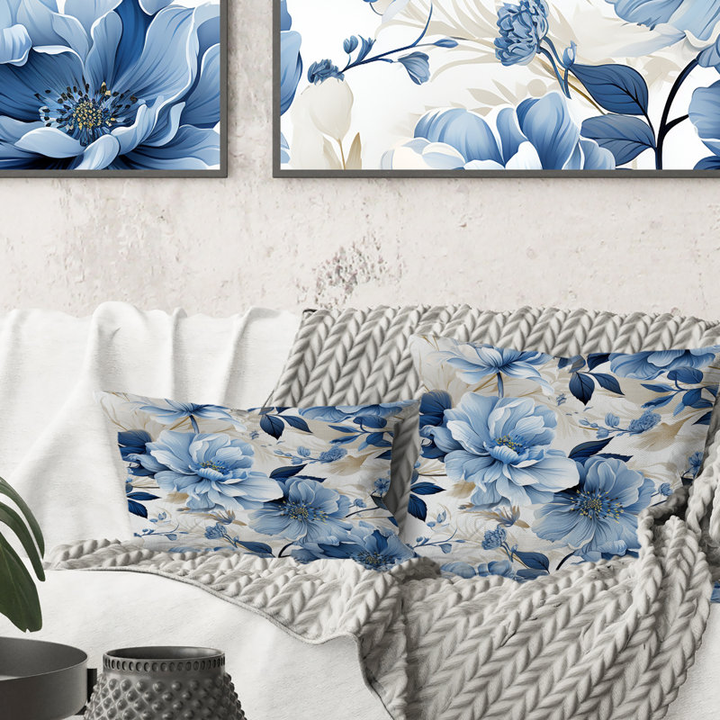 Serene Blue Garden Blooms Floral Motif II - Coussin décoratif à imprimé floral, H 18 po x l 18 po
