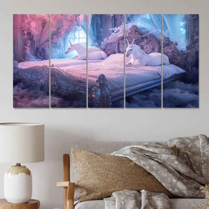 Lit de licorne gracieuse «I» - art mural de licorne fantastique - 5 panneaux égaux
