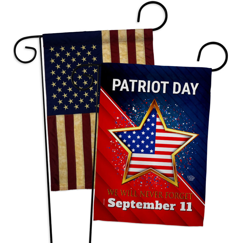 Drapeau de jardin en polyester 13 x 18,5 po Never Forget
