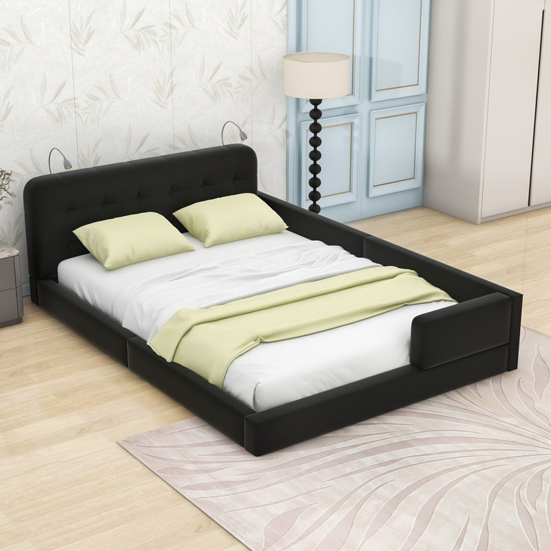 Grand lit plateforme tapissier en cuir PU avec 2 lampes de lecture réglables et tête de lit capitonnée, Noir