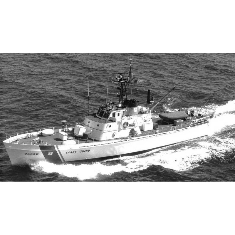 Maquette de bateau USCGC Cape Rosier (WB-95333), H 10 po x l 30 po x P 5 po