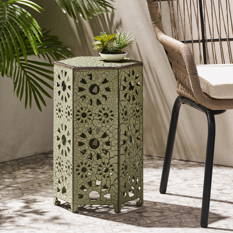 Légère et élégante, cette table d'appoint Eliana Sunburst est idéale pour accueillir des invités., Vert