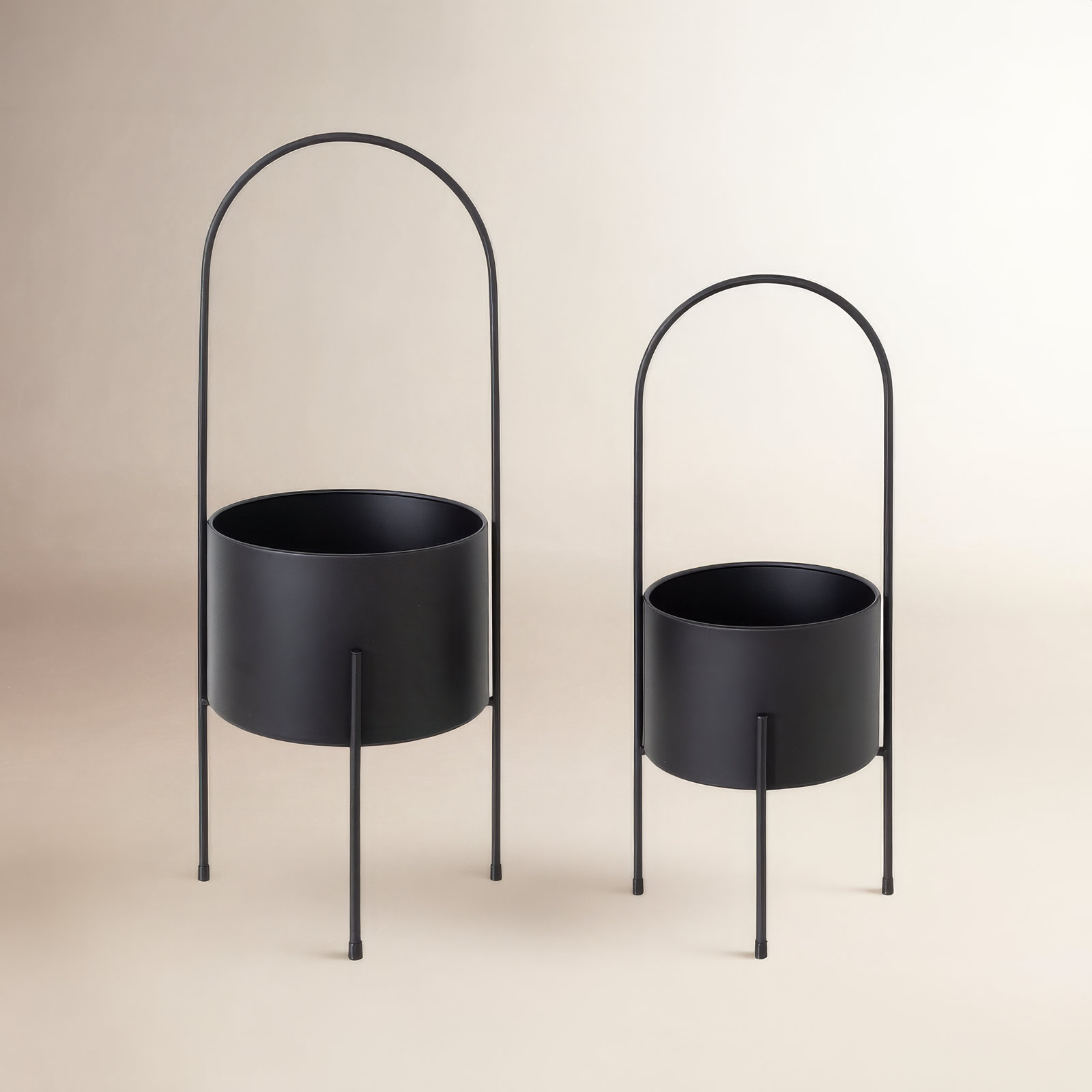 Asella 9" Pot Planter, Black