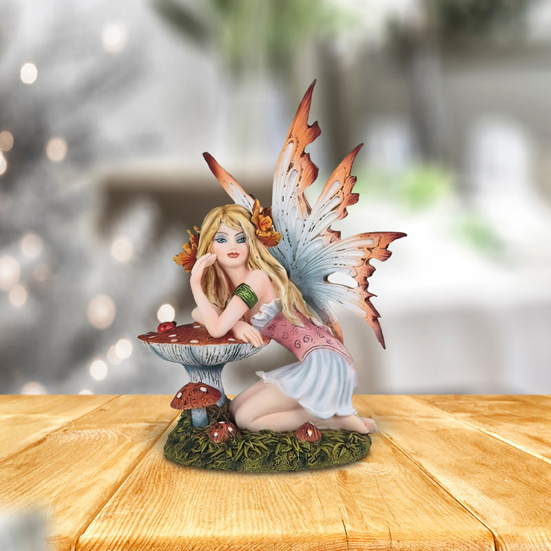Figurine H 6,5 "s'appuyant sur un champignon