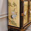 Armoire décorative peinte à la main avec poignées dorées
