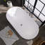 Baignoire de trempage autoportante de 59 po x 29,5 po avec drain central en blanc