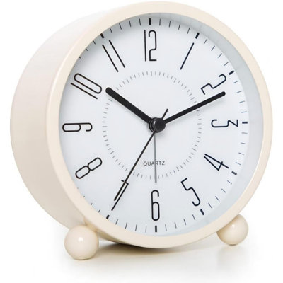 Réveil en métal ultra silencieux, réveil rond avec veilleuse, fonctionne sur piles, réglage facile, style simple et rétro pour bureau, chambre et décoration intérieure (blanc crème)