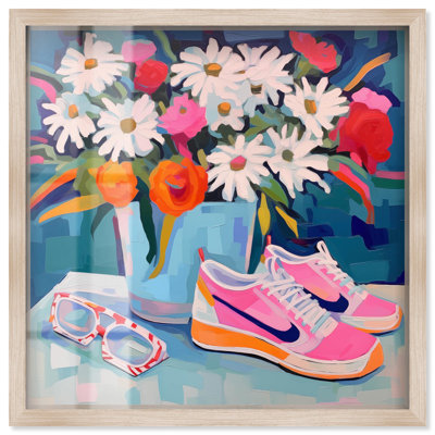 Espadrilles fantaisistes et vases à fleurs