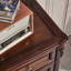 Armoire d'appoint en noyer massif