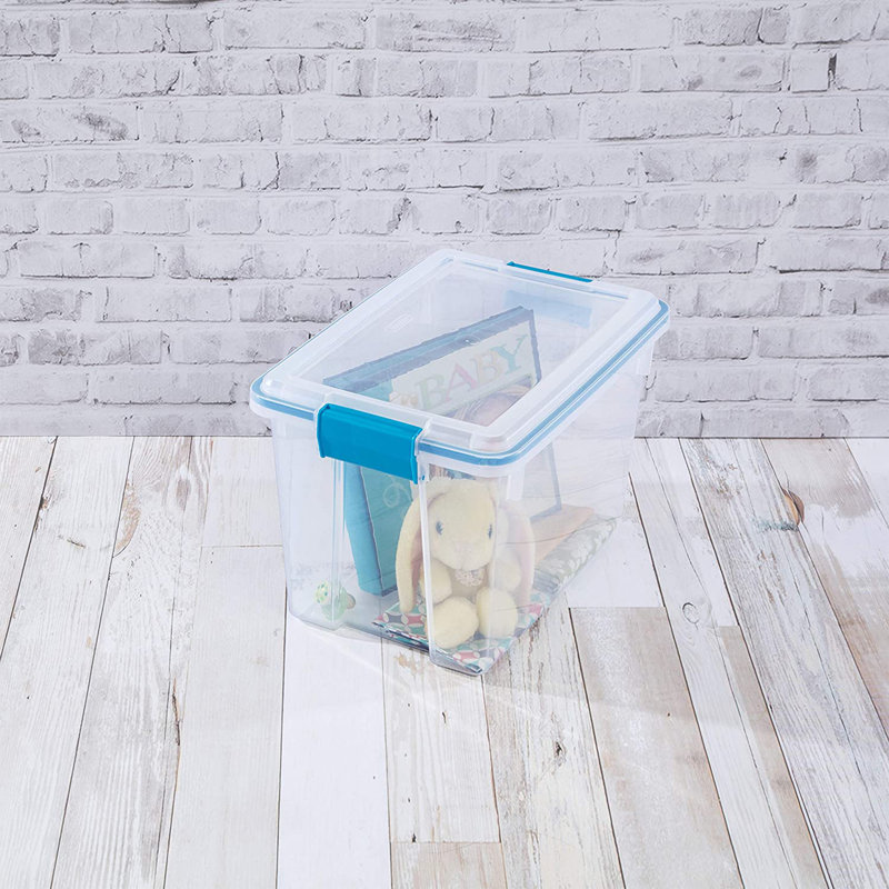 Bac de rangement en plastique Sterilite