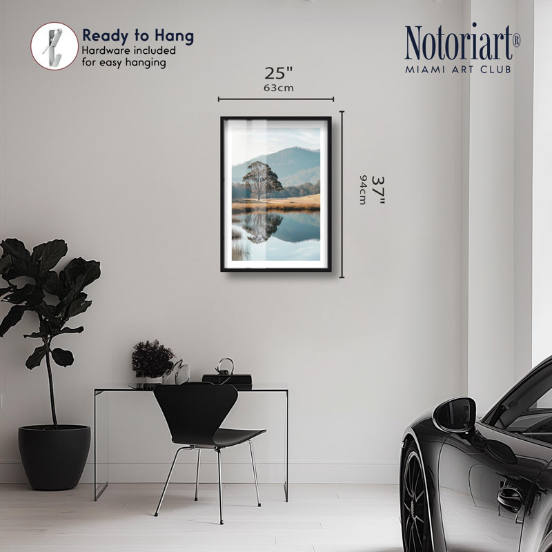 «Reflection Hill Beauty» par Notoriart, H 37 po x l 25 po, Noir