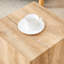 Table basse minimaliste, forme rectangulaire, lignes épurées carrées, élégance simple