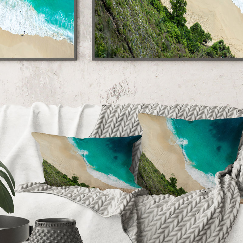 Vue aérienne de la plage tropicale VI - Oreiller imprimé nautique et côtier