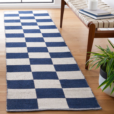 Montauk 705 Area Rug In Navy / Ivory