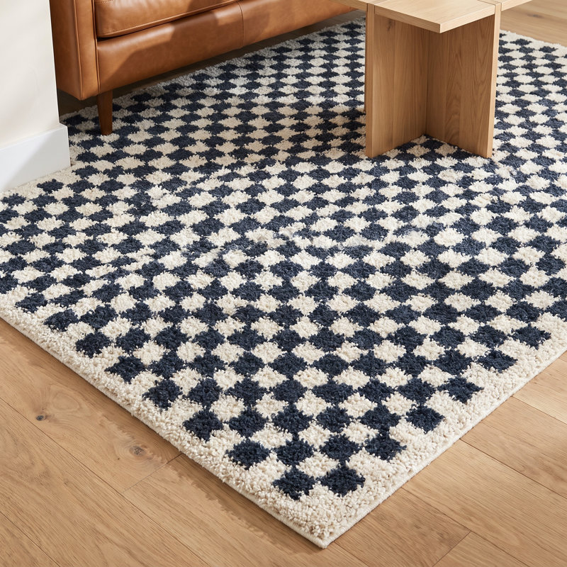Tapis à poils longs bleu marine / blanc à carreaux Walker, Carré 6 pi 7 po