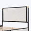 Grand lit plateforme en métal, lit tapissier en tissu blanc, cadre de lit moderne avec décoration champagne argenté et tête de lit