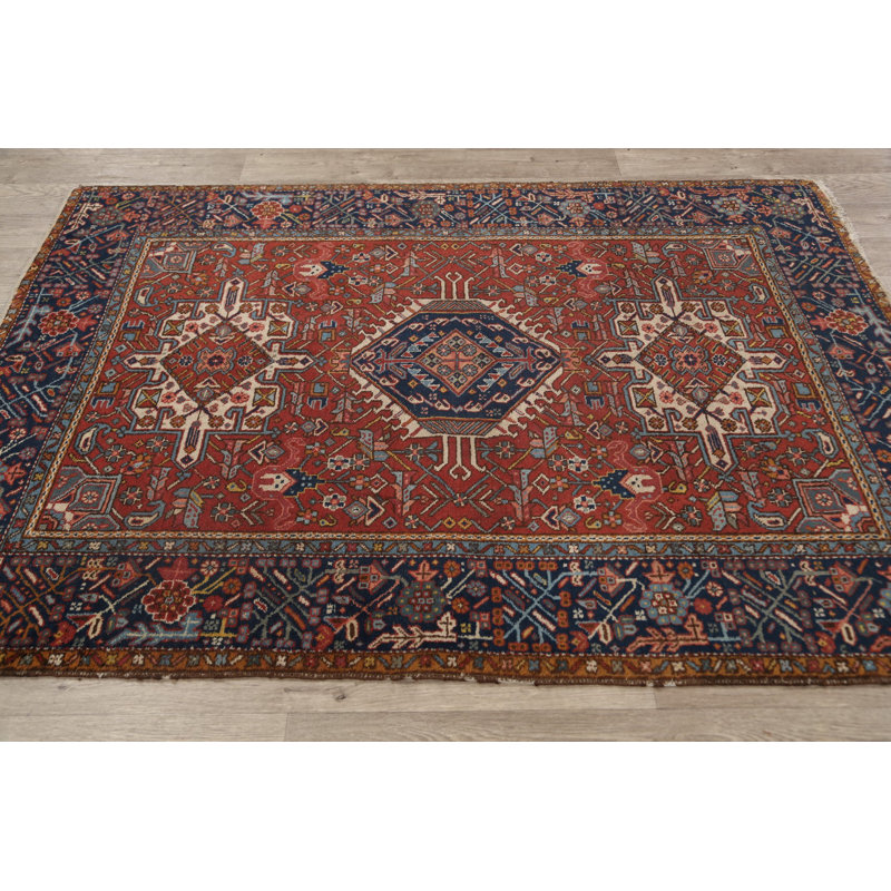 Tapis unique en laine noué à la main Gharajeh des années 1920 de 4 pi 5 po x 6 pi 4 po rouge Calbert