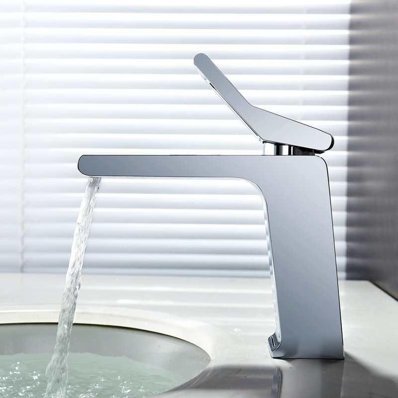 Single-handle Bathroom Faucet with Drain Assembly, Chrome