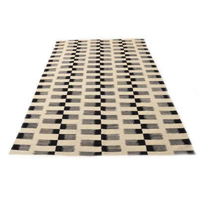 5x8 Prichard Black and White Rug