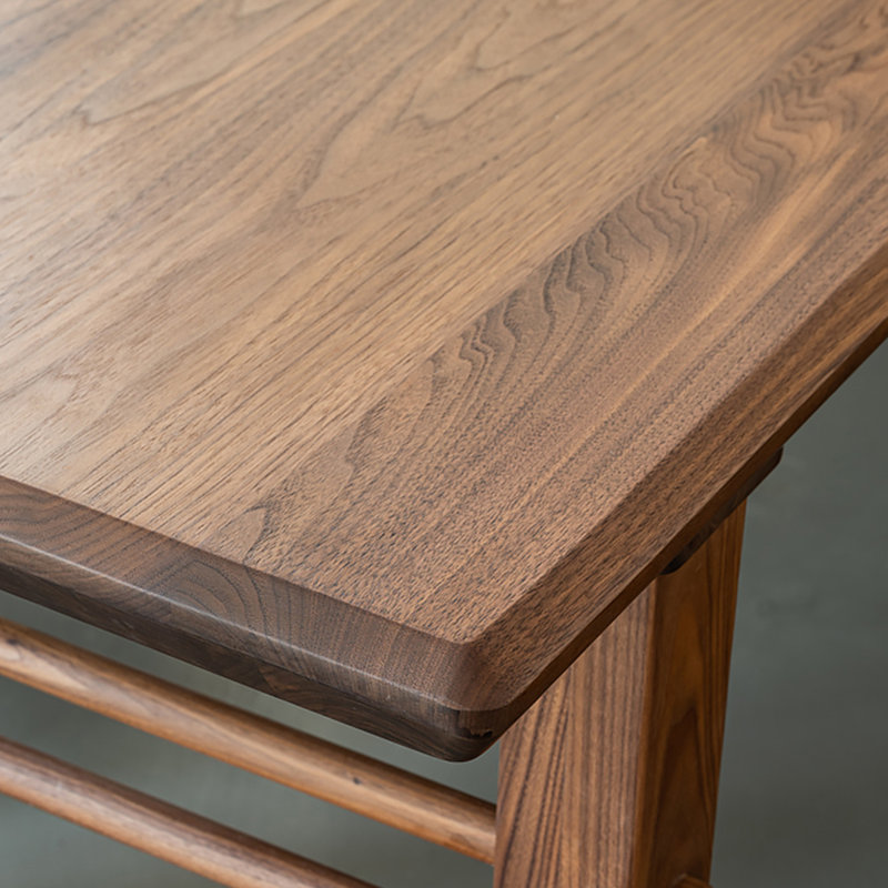Table en noyer noir: solide, spacieuse et élégante., H 29,53 po x L 62,99 po x l 33,46 po