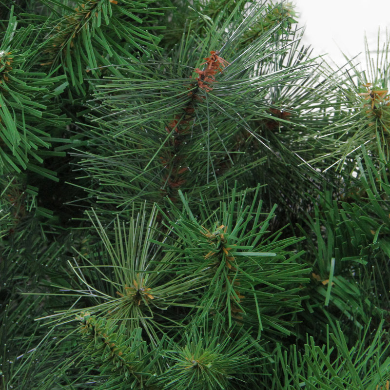 Couronne de Noël artificielle en pin mélangé - non éclairée, H 48 po x l 48 po x P 7 po