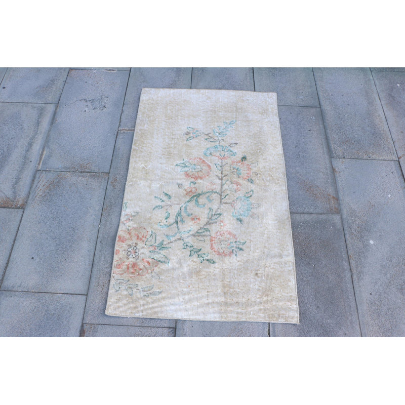 Small Luxury Turkish Vintage Oushak Rug - Beige Wool Area Mat for Entry or Bath