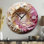 Horloge murale à spirales abstraites et or