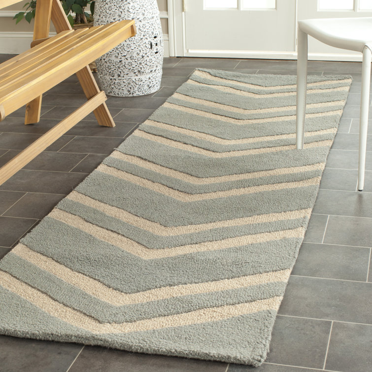 Sanyla Hand Tufted Wool/Cotton/Latex Chevron Rug in Gray/Beige