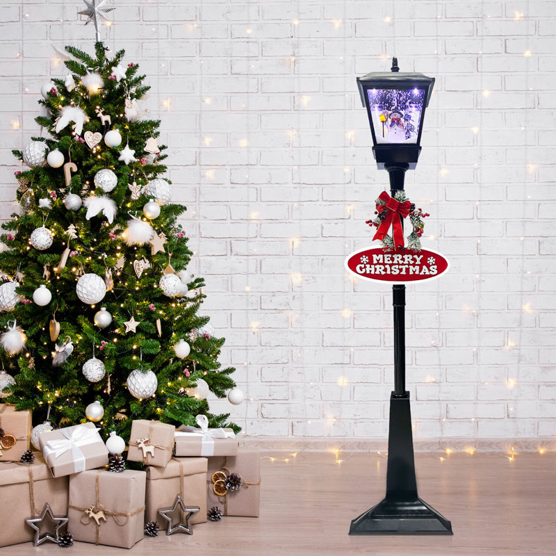 Décoration de lampadaire musical de 6 pi de hauteur avec scène de bonhomme de neige, 2 panneaux festifs, neige en cascade et chants de Noël Fraser Hill Farm