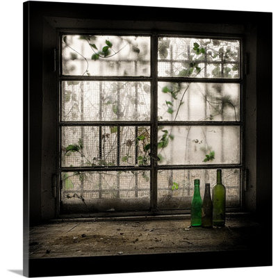 «Still-Life With Glass Bottle» par Vito Guarino, reproduction de photo sur toile