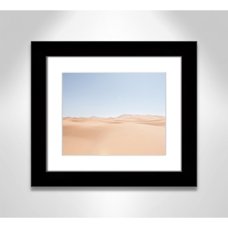 «Desert Serenity» par Mark Eder, Blanc, Cadre cubique noir, H 14,5 po x l 16,5 po x P 1,25 po