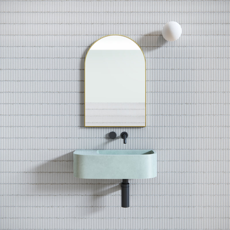 Miroir arqué Kira, Laiton satiné, 20 po x 30 po