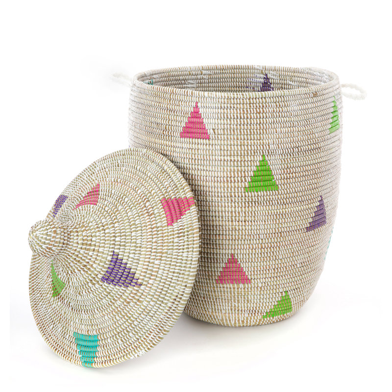 Grand panier à linge blanc en forme de triangles
