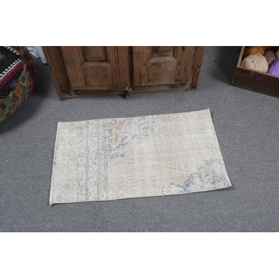 Petit tapis turc beige antique avec un design minimaliste fait à la main, idéal pour un décor de style bohémien