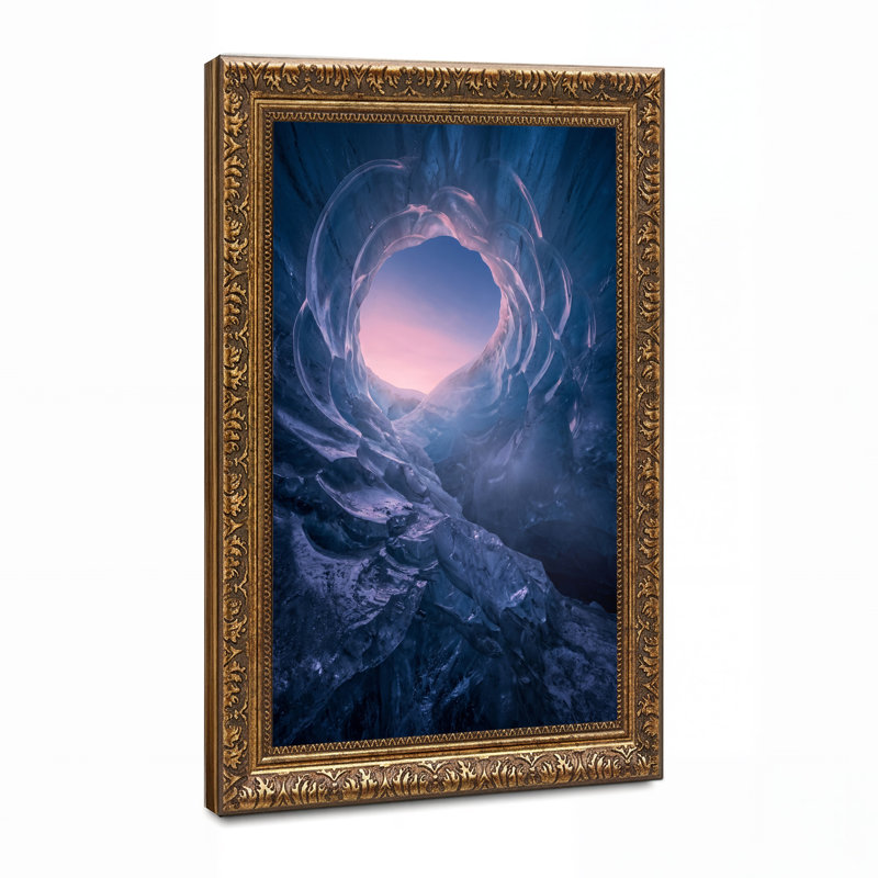 «Blue Ice Cave Tunnel Ouverture sur ciel rose et montagnes», art mural, H 30 po x l 20 po