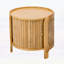 Table basse ronde rotative avec rotin et rangement caché, parfaite pour les espaces de vie élégants et fonctionnels.