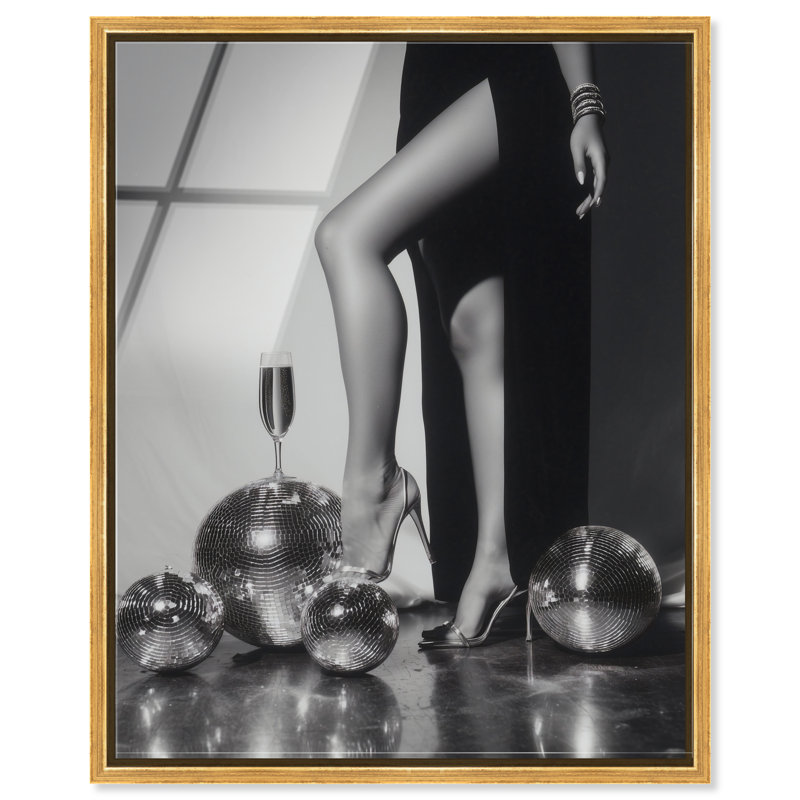 «Disco Diva I», impression sur toile par Notoriart, prêt à accrocher, 16 x 20, 46"H x 37"W, Gold Frame
