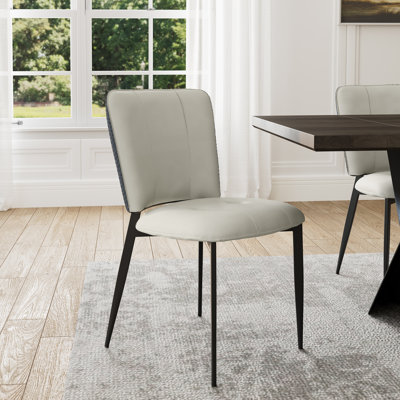 Chaise rembourrée en rotin deux tons