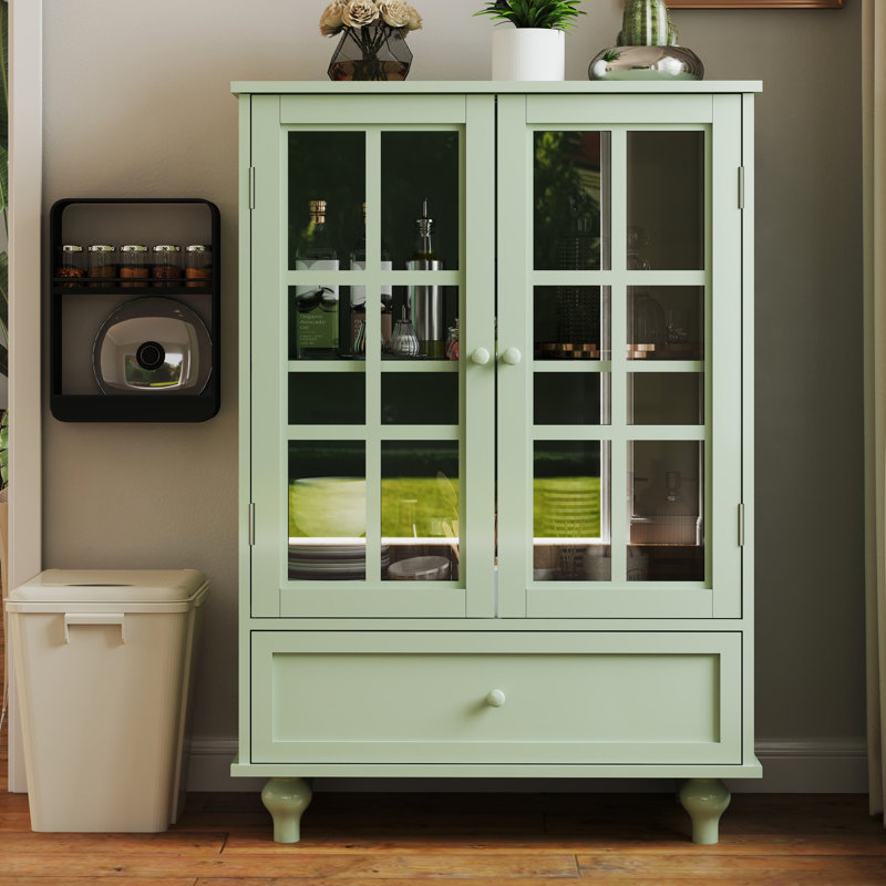 Buffet contemporain pour chambre à coucher avec portes doubles en verre et tiroir - Mint. Qualité fine, robustesse des pieds en bois massif, protection trempée. Tablette réglable, espace pratique.