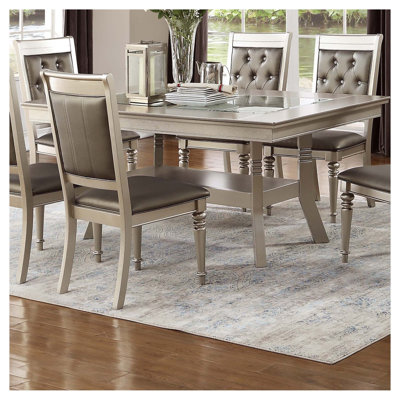 Table de salle à manger rectangulaire à finition argentée avec plateau en verre et tablette de rangement, structure en bois d'hévéa et en panneau de fibres à densité moyenne, 6 sièges