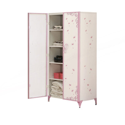 Garde-robe élégante avec motif papillon