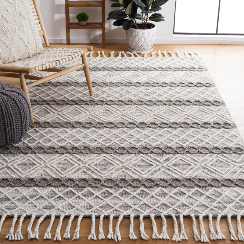 Natura Hand Woven Wool/Cotton Geometric Rug in Ivory/Charcoal, Rectangle 5' x 8'