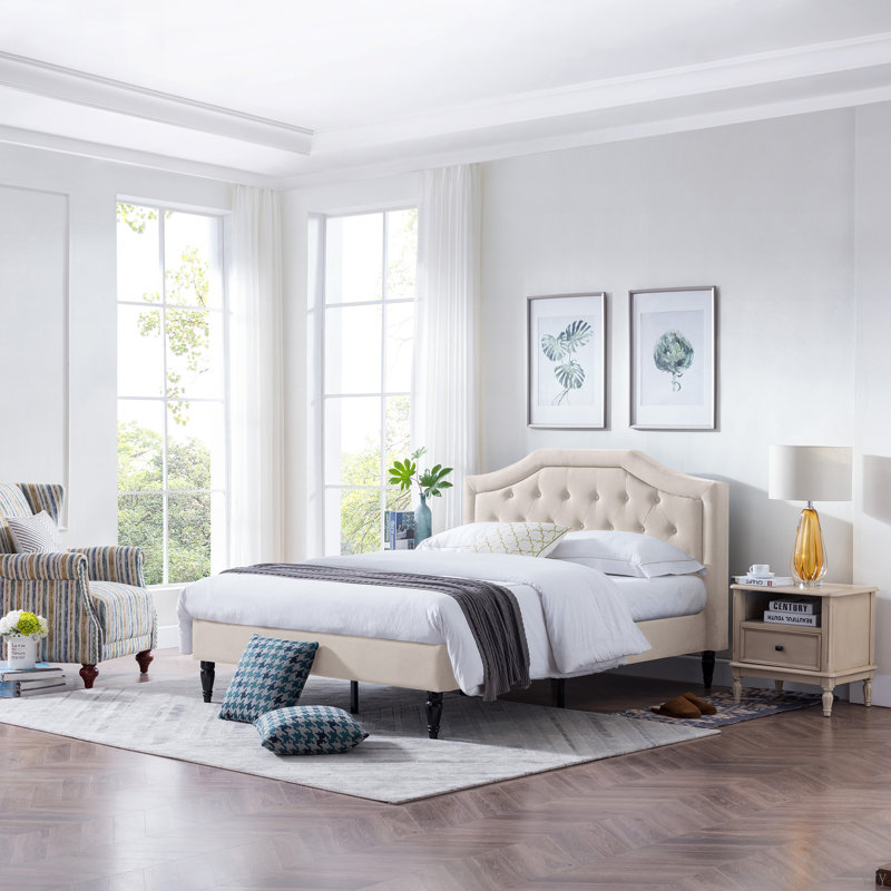 Grand lit plateforme tapissier Yulita, Beige