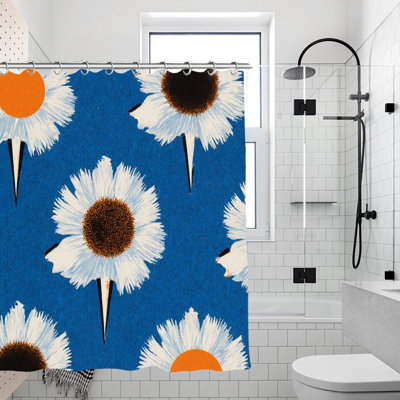 Marguerites blanches sur rideaux de douche bleus, 71 x 71
