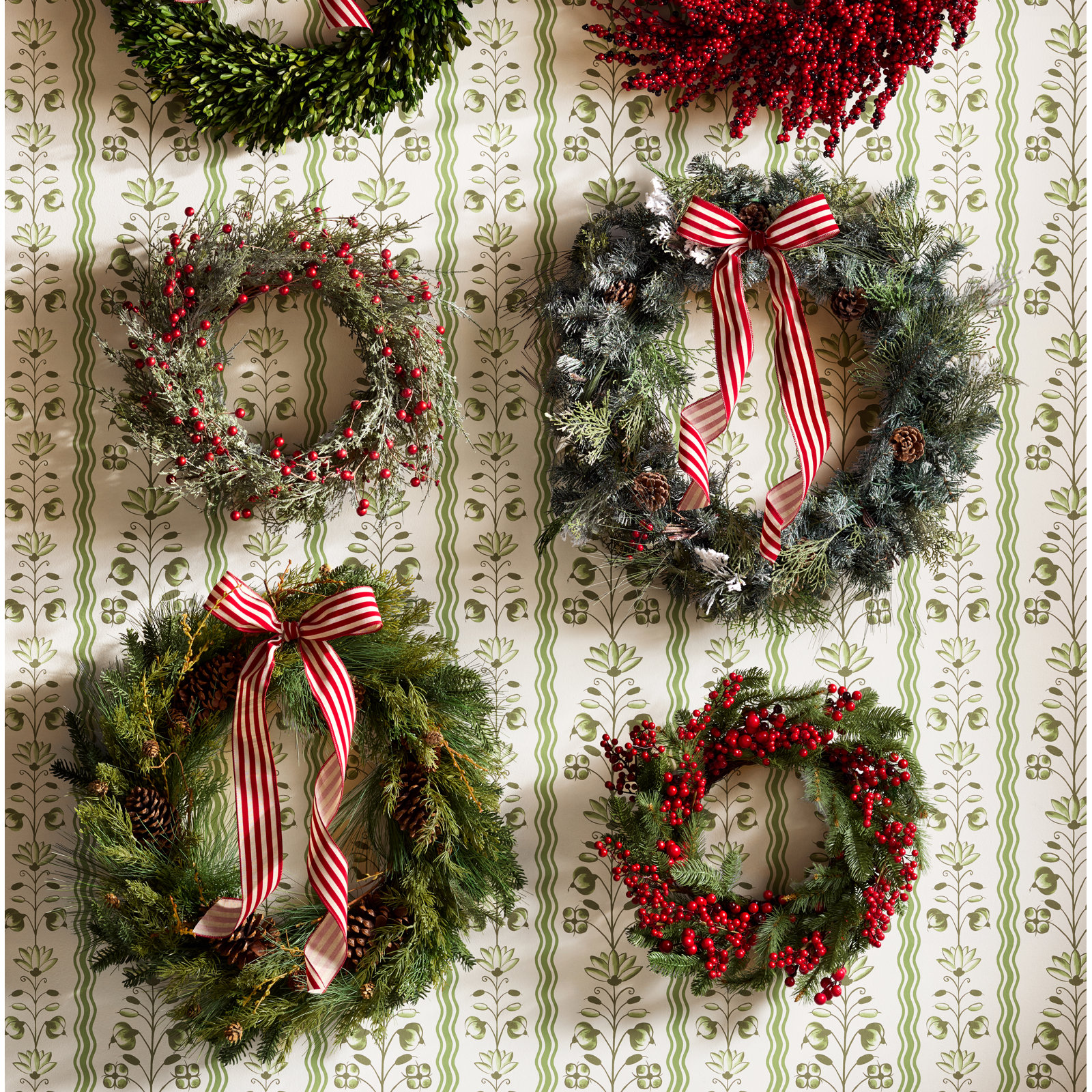 32" Cedar Wreath