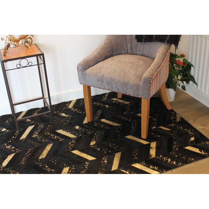 Mckinney Chevron Cowhide Area Rug, Rectangle 240 x 300 cm