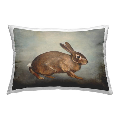 Coussin décoratif à motif de lapin brun sur fond gris par Julia Purinton
