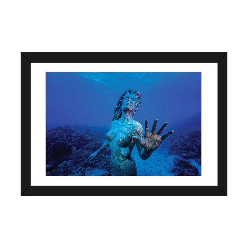 «Underwater Mermaid Statue at Grand Cayman Island», impression sur toile, H 16 po x l 24 po x P 1 po, Blanc
