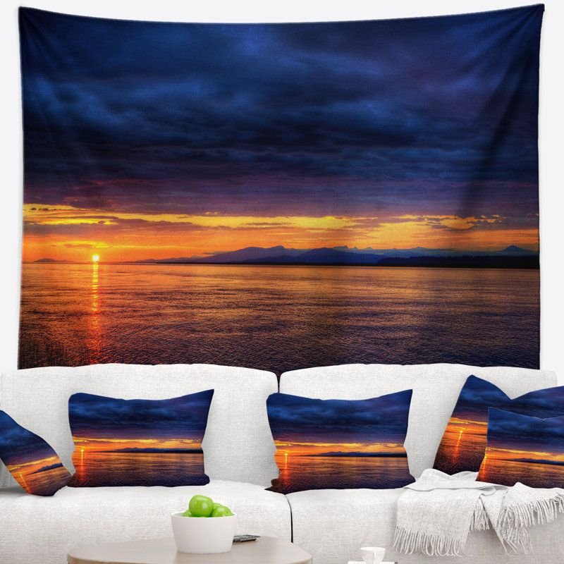 Tapisserie bord de mer bleu ciel nuageux et soleil couchant, H 32 po x l 39 po
