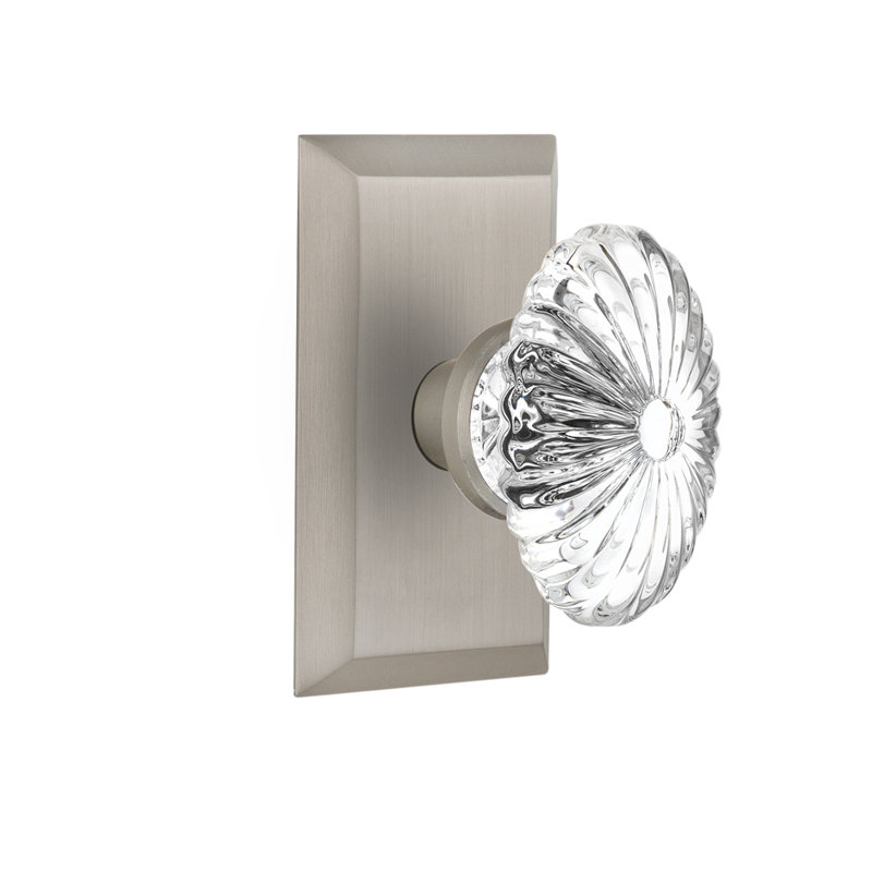 Plaque de studio avec bouton de porte ovale en cristal cannelé, Nickel satiné, 2-3/8 po